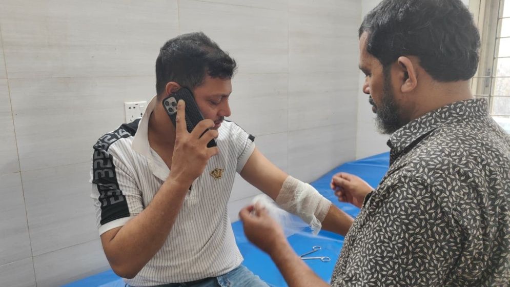 সোনারগাঁয়ে ইন্টিরিয়র ব্যবসায়ীকে কুপিয়ে জখম, গোডাউনে হামলা ভাঙচুর