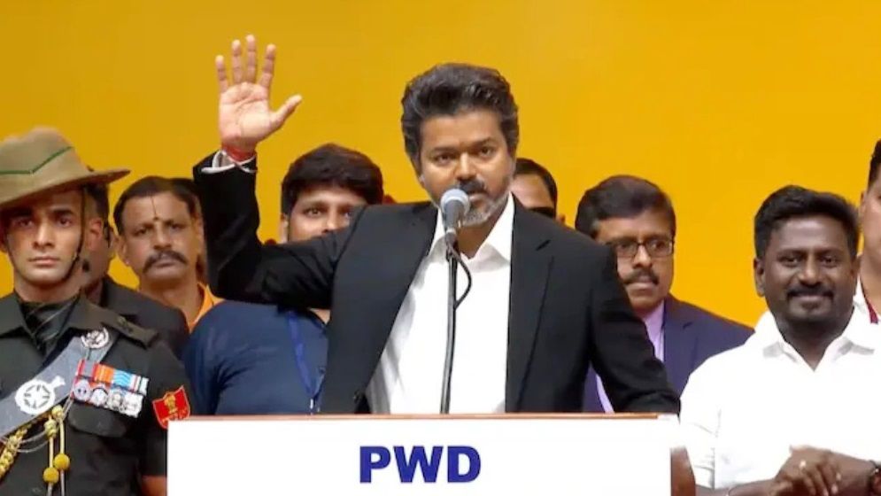 তামিলনাড়ুর মুখ্যমন্ত্রী হিসেবে শপথ নিলেন বিজয়