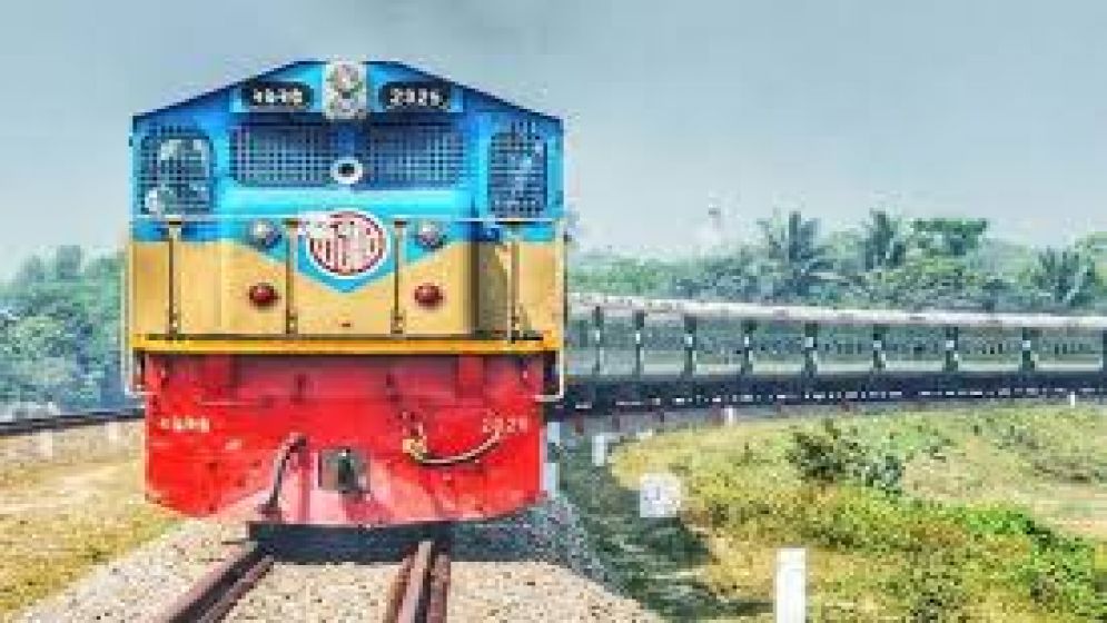 ট্রেনে ফিরতি যাত্রা, আজ বিক্রি হবে ২ জুনের টিকিট
