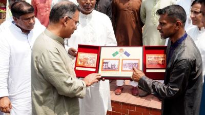 সেনানিবাস গিয়ে আবেগতাড়িত প্রধানমন্ত্রী