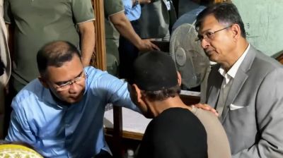 রামিসার বাবার কাঁধে হাত রেখে আশ্বাস দিলেন প্রধানমন্ত্রী