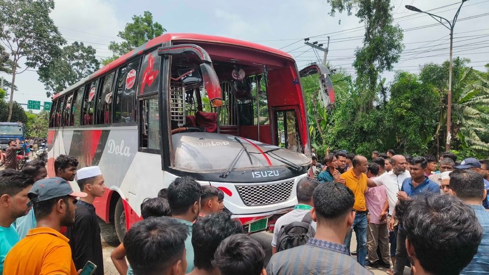 ঈদের আনন্দের মধ্যেই সড়কে ঝরল ১৬ প্রাণ