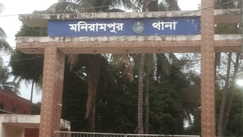 মোটরসাইকেল নিয়ন্ত্রণ হারিয়ে গাছে ধাক্কা, নিহত ২