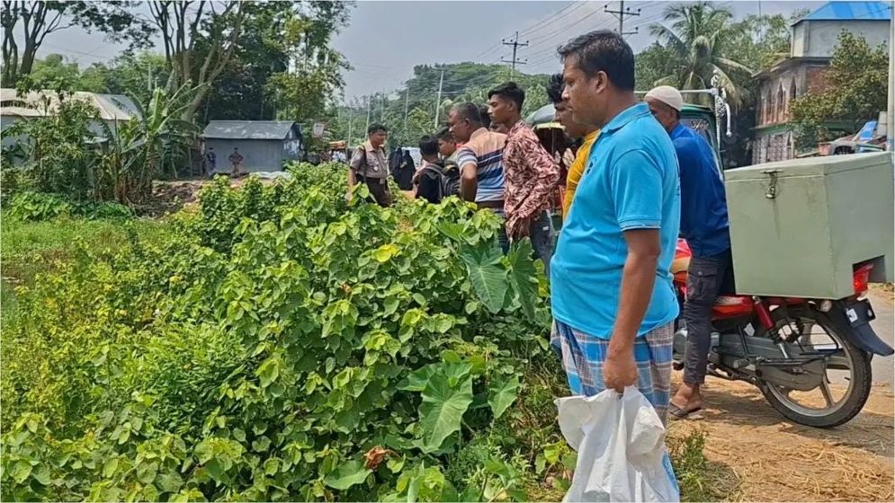 সড়কের পাশে মিলল বাক্সবন্দি নবজাতকের মরদেহ