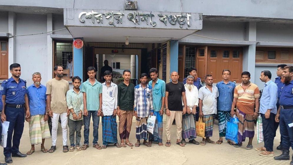 শেরপুরে পুলিশের রাতভর বিশেষ অভিযানে ১৮ জন গ্রেপ্তার