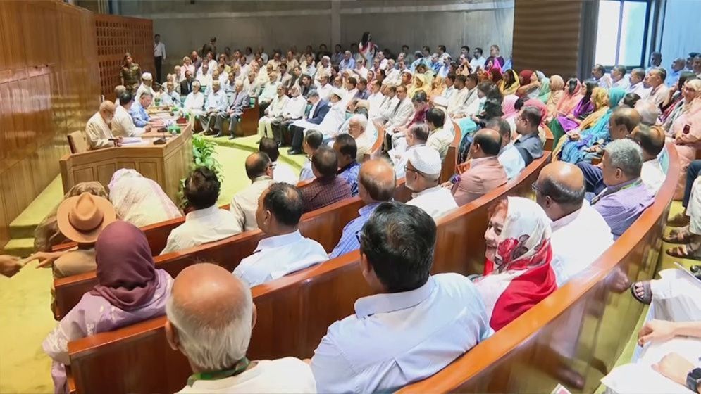 প্রধানমন্ত্রীর সভাপতিত্বে চলছে সরকারদলীয় এমপিদের সংসদীয় সভা