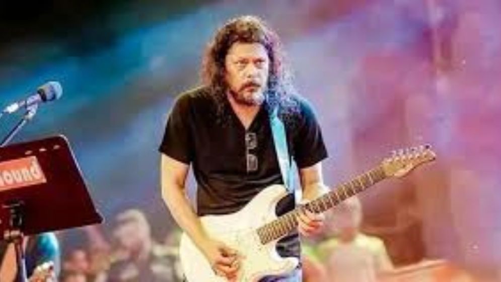 দুই মাসের ইউরোপ ট্যুরে জেমস