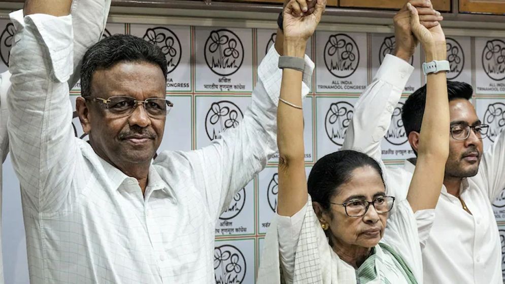 পদত্যাগ করলেন কলকাতার মেয়র ফিরহাদ হাকিম