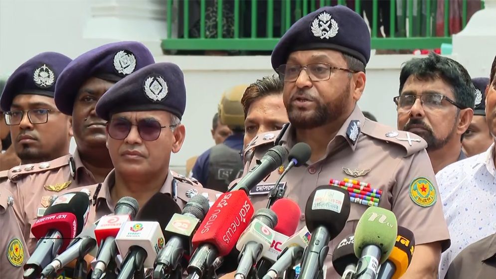 আওয়ামী লীগের প্রতিষ্ঠাবার্ষিকীতে নাশকতার পরিকল্পনা নস্যাৎ: ডিএমপি কমিশনার