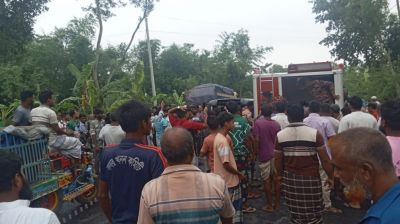 সড়কে দুর্ঘটনায় ব্যাংক কর্মকর্তাসহ নিহত ২