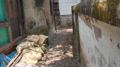 সোনারগাঁয়ে রাস্তা দখলের অভিযোগ, ১০ পরিবার অবরুদ্ধ