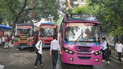 শিক্ষার্থী হয়রানির অভিযোগে ঢাকা পলিটেকনিকে আজমেরী পরিবহনের বাস আটকে