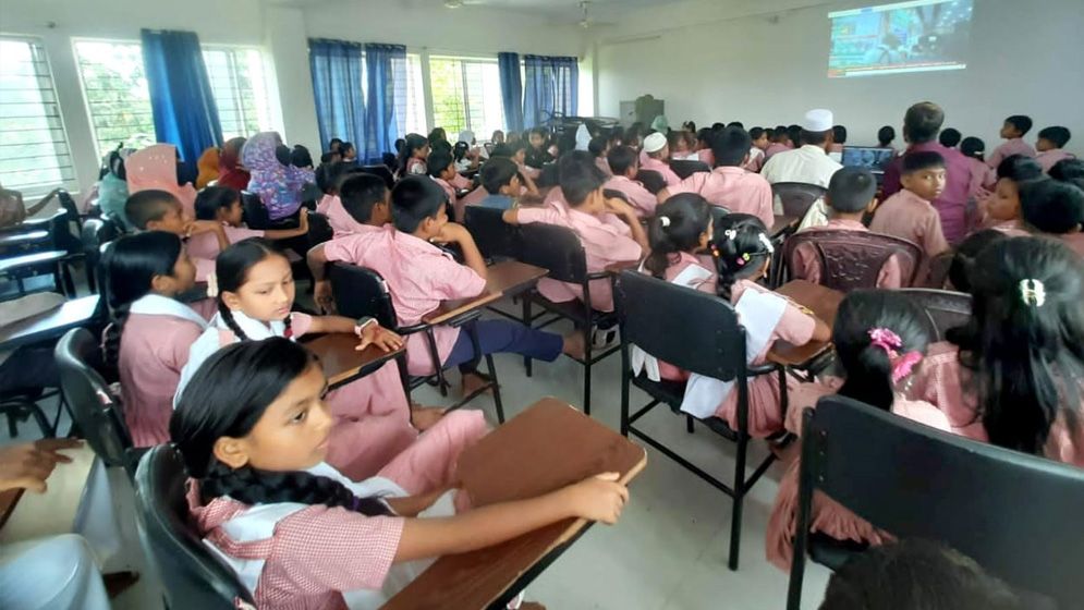 মনোহরগঞ্জে প্রাথমিক শিক্ষা পদক প্রদান অনুষ্ঠান ও বৃক্ষরোপণ কর্মসূচি