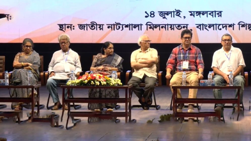 শিল্পীদের রাজনৈতিক বন্ধনীতে আটকে রাখবেন না: মামুনুর রশীদ