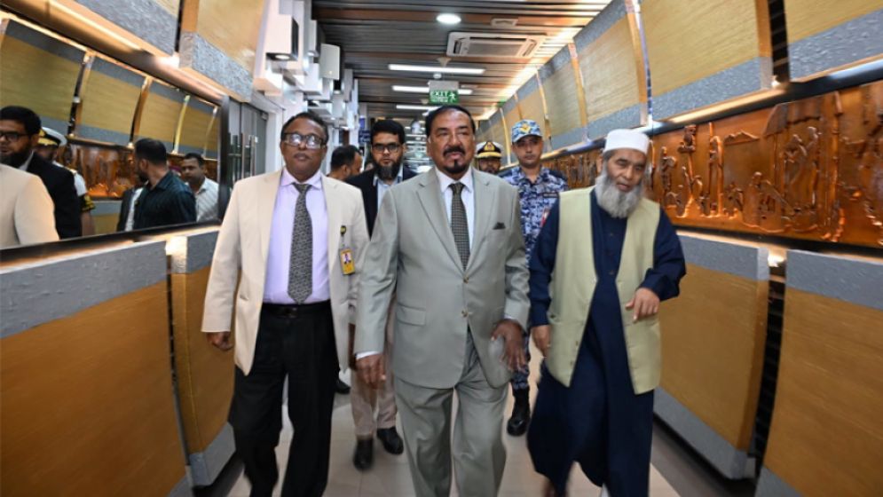 আয়াতুল্লাহ খামেনির জানাজায় যোগ দিতে ইরানের পথে স্পিকার