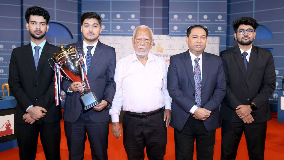 সরকারকে অর্থনীতি পুনরুদ্ধারে সময় দিতে হবে: আবু আহমেদ