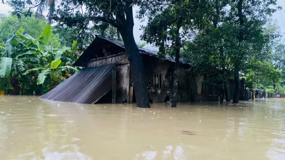চট্টগ্রাম অঞ্চলে বন্যা-পাহাড়ধসে ৬ দিনে ৪৩ প্রাণহানি