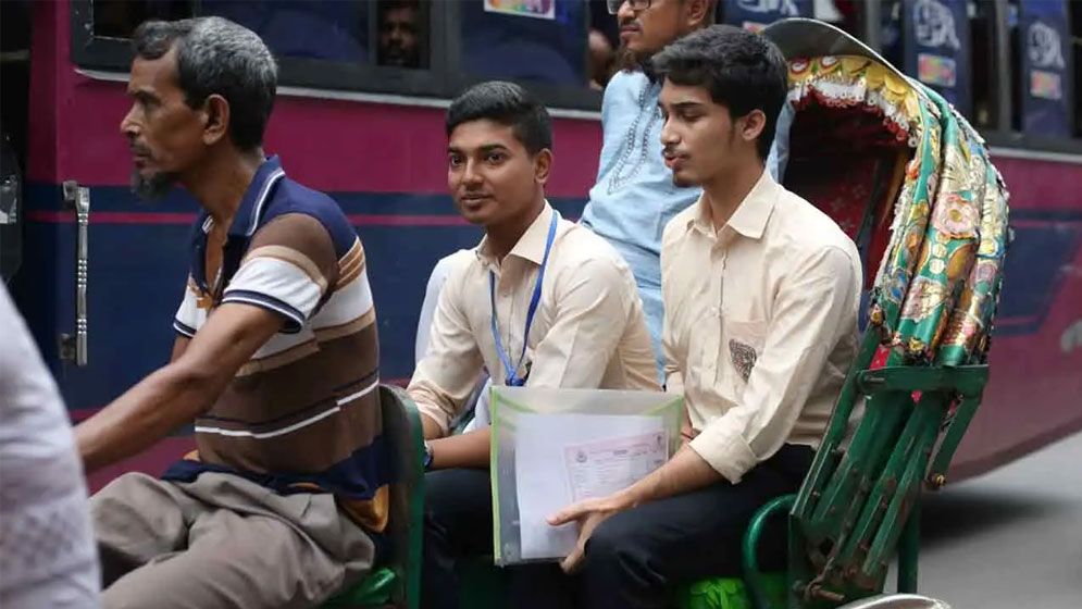 কড়া নজরদারির মধ্যে চলছে এইচএসসি পরীক্ষা
