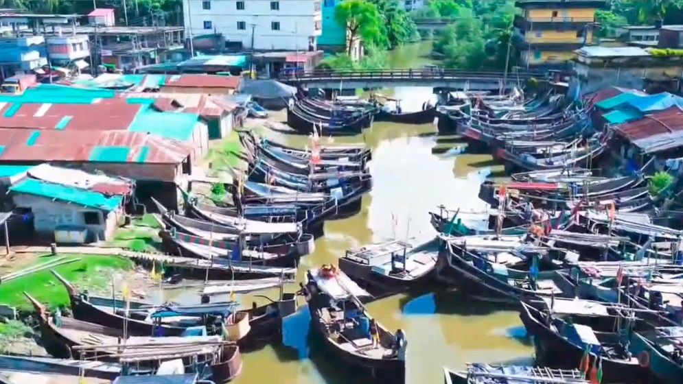 বৈরী আবহাওয়ার কারণে টানা পাঁচ দিন সেন্টমার্টিন–টেকনাফ নৌ চলাচল বন্ধ