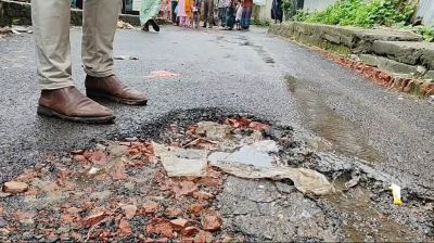 মির্জাপুরে রাস্তার কাজে অনিয়ম বিল আটকে দিলেন প্রকৌশলী