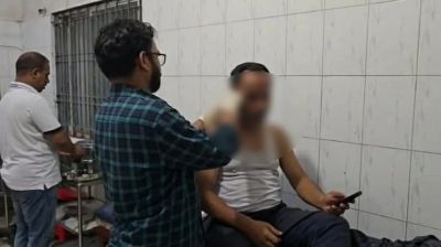 নরসিংদীতে বালু ব্যবসায়ীর কানে বিএনপি নেতার কামড়