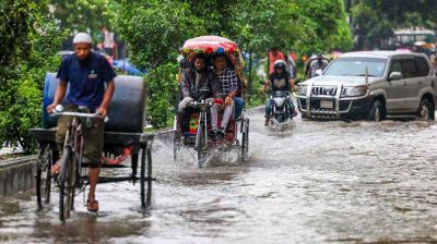 টানা বর্ষণে রাজধানীসহ সারা দেশে জনজীবন বিপর্যস্ত