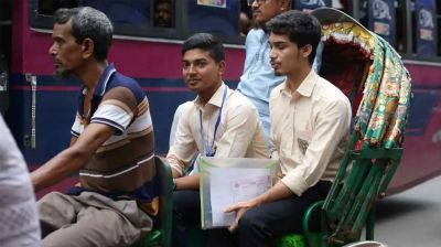 কড়া নজরদারির মধ্যে চলছে এইচএসসি পরীক্ষা