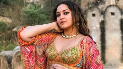 শিক্ষার্থীদের ওপর লাঠিচার্জে ক্ষুব্ধ সোনাক্ষী সিনহা