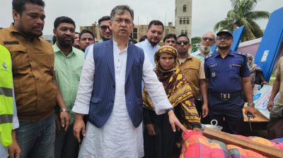 বন্যায় ক্ষতিগ্রস্তদের পুনর্বাসনে পাশে থাকবে সরকার: স্বরাষ্ট্রমন্ত্রী