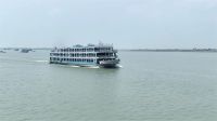 বৈরী আবহাওয়ায় ভোলার ১০ রুটে লঞ্চ চলাচল বন্ধ