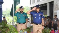 গাঢ় নীল-হালকা জলপাই শার্ট ও খাকি প্যান্টে ফিরলো পুলিশ