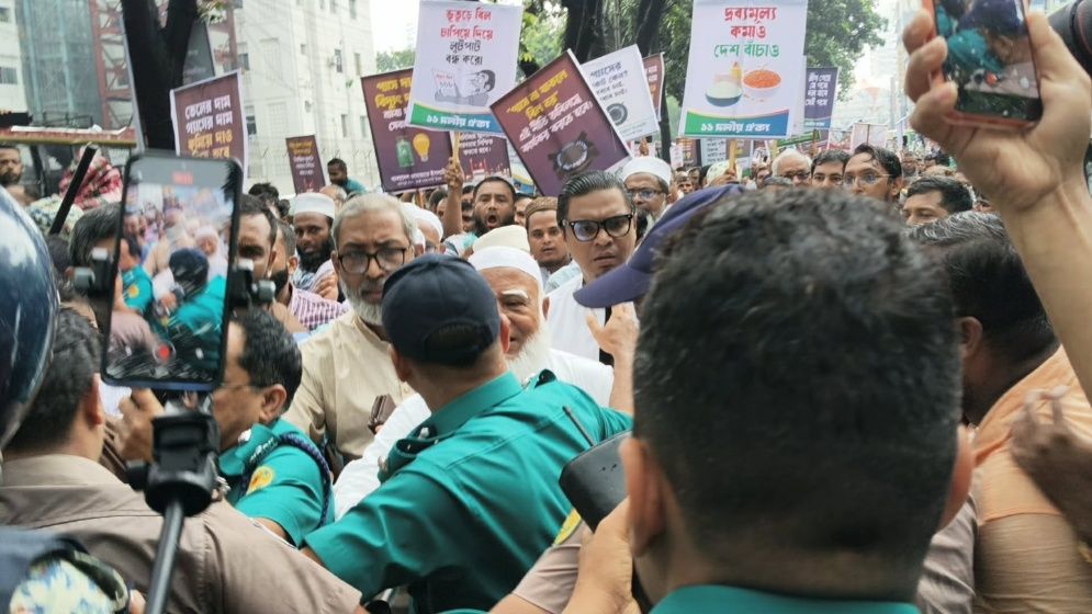 সচিবালয় ঘেরাও করতে গেল ১১ দলীয় ঐক্য, আটকে দিলো পুলিশ