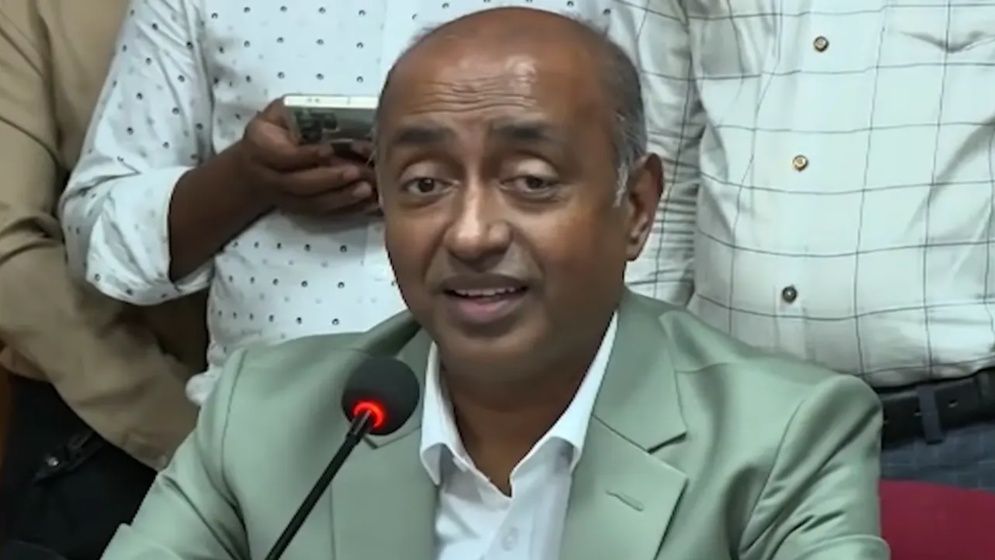 পররাষ্ট্র প্রতিমন্ত্রী সংবিধান অনুযায়ী শপথ নিয়েছেন, কোনো ব্যত্যয় ঘটেনি: আইনমন্ত্রী