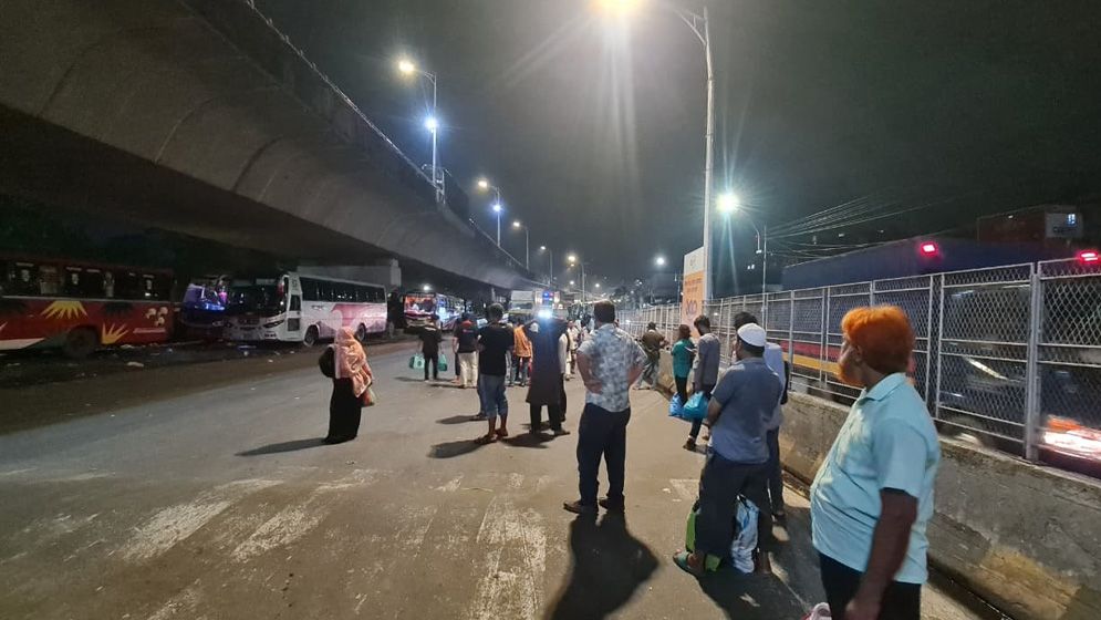 রাত হলেই গুলিস্তান-সাইনবোর্ড রুটে তীব্র বাস সংকট