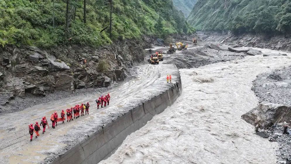 নেপাল-তিব্বত সীমান্তে ফের বন্যার আশঙ্কা : উদ্ধারকাজ স্থগিত করল চীন
