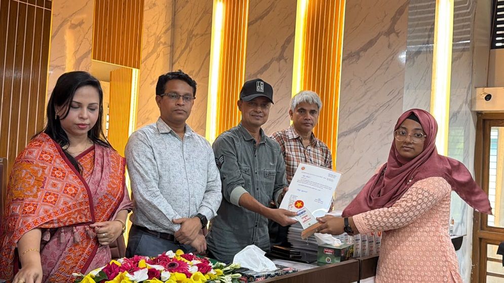 নরসিংদীতে ২৮৭ মেধাবী শিক্ষার্থীকে ব্যতিক্রমী সংবর্ধনা