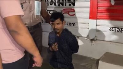 রাজধানীতে বোমা সদৃশ ২ বস্তু উদ্ধার, যুবক গ্রেপ্তার