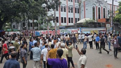 ঢাকা আলিয়া মাদ্রাসায় ছাত্রদল-শিবিরের দফায় দফায় সংঘর্ষ