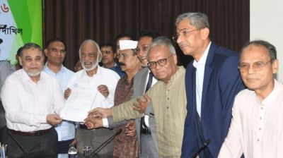 রাষ্ট্রপতি পদে বিএনপি প্রার্থী মির্জা ফখরুল ইসলাম আলমগীরের মনোনয়ন জমা