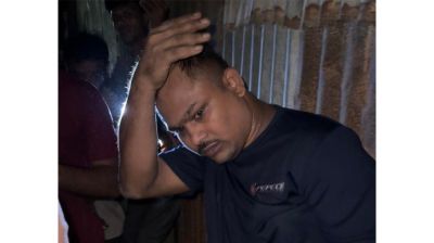 নরসিংদীতে মাদক সেবনের সময় পুলিশ সদস্যসহ ৪ জন আটক