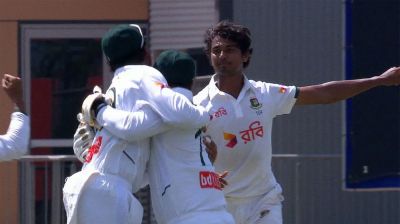 হেডকেও বোল্ড করলেন হাসান