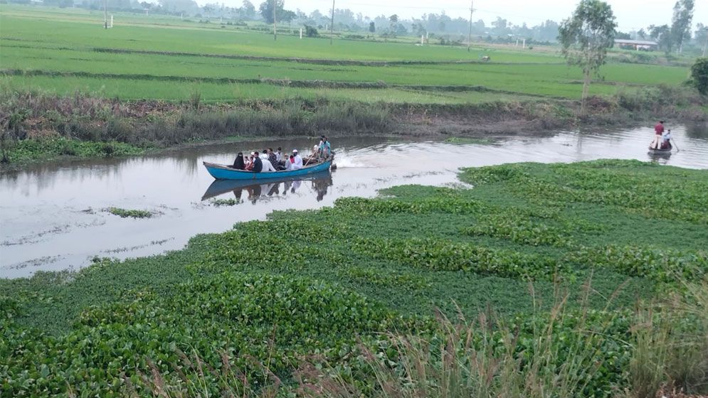 বর্ষার পানিতে প্রাণ ফিরেছে পারনী খালে