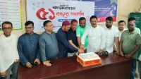 শেরপুরে দৈনিক করতোয়ার ৫১ বছরে পদার্পণ উপলক্ষে কেক কেটে প্রতিষ্ঠাবার্ষিকী উদযাপন