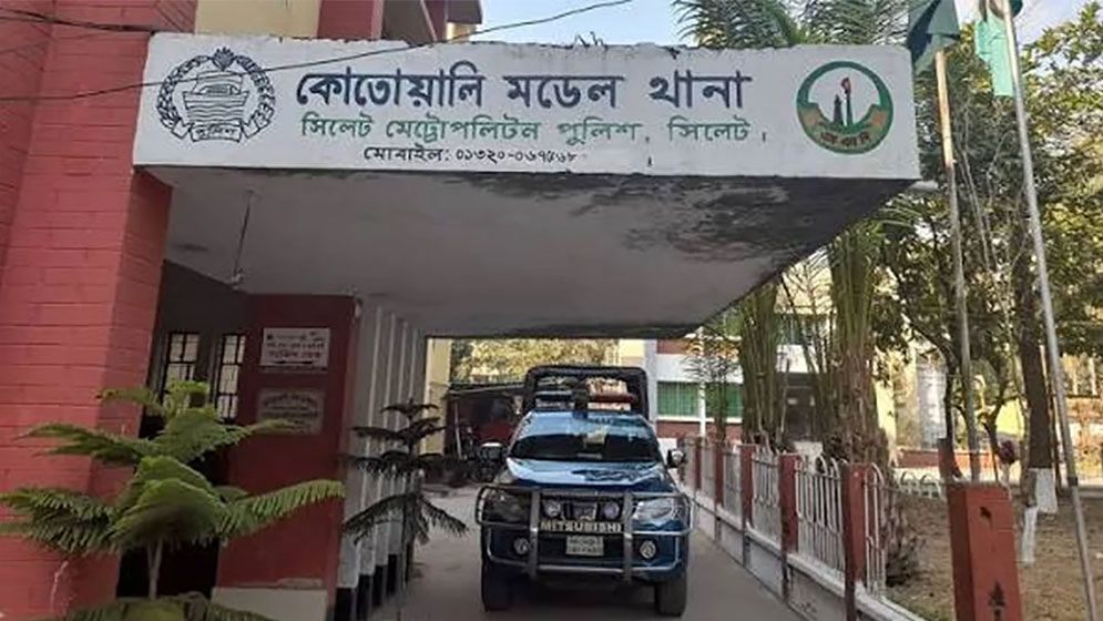 একই বাসা থেকে স্বামী-স্ত্রী ও গৃহকর্মীর মরদেহ উদ্ধার