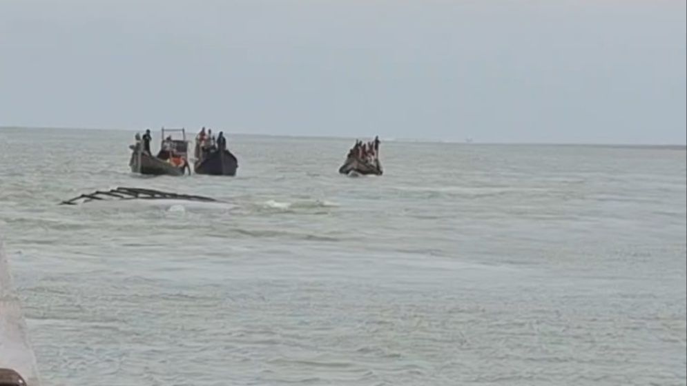 মিয়ানমার থেকে টেকনাফে অনুপ্রবেশের সময় রোহিঙ্গাদের নৌকাডুবিতে নিহত ২, নিখোঁজ ১