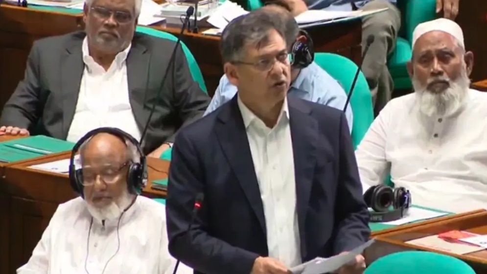 জ্বালানি সংকট বিগত সরকারের ভুল নীতি ও দুর্নীতির ফসল: স্বরাষ্ট্রমন্ত্রী