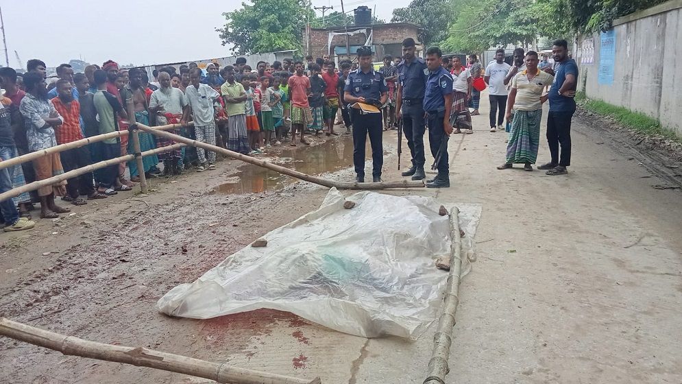রূপগঞ্জে কাভার্ড ভ্যানের চাপায় শ্রমিকের মৃত্যুর চালক আটক