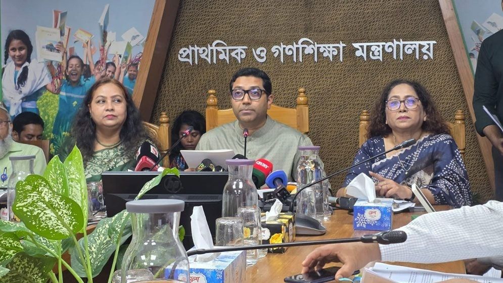 প্রাথমিক বিদ্যালয়ের শিক্ষকদের বদলি কার্যক্রম স্থগিত