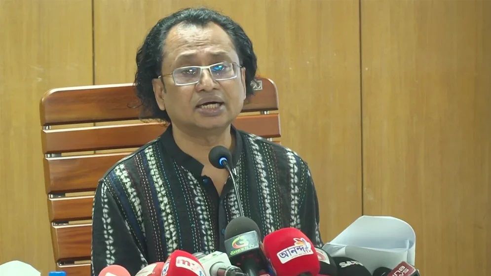 ভারতে পলাতক আসামিদের ফেরত দেওয়া সম্পর্ক সহজীকরণের শর্ত: তথ্য উপদেষ্টা