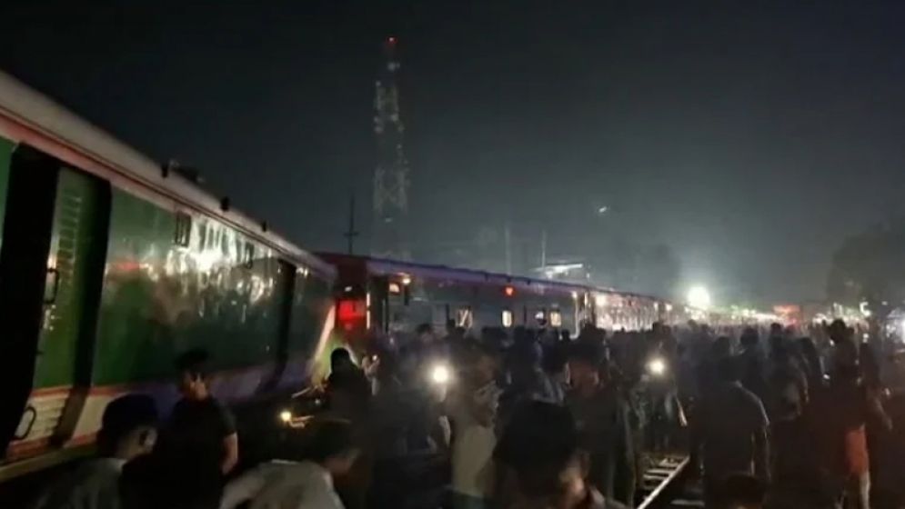 সান্তাহারে কুড়িগ্রাম এক্সপ্রেস লাইনচ্যুত, ট্রেন চলাচল বন্ধ